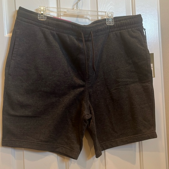 Men’s shorts - Picture 1 of 8